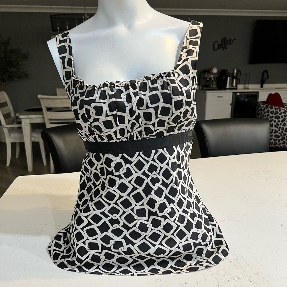 White House Black Market Blouse Black White Geometric Silk Tank Back Tie Sz Sm